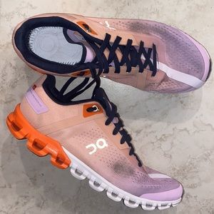 On Cloud Ombré Running Shoe Woman’s Size 7